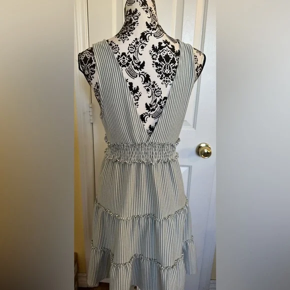 American Eagle Outfitters Green Sleeveless V-Neck Sundress - Picture 5 of 13